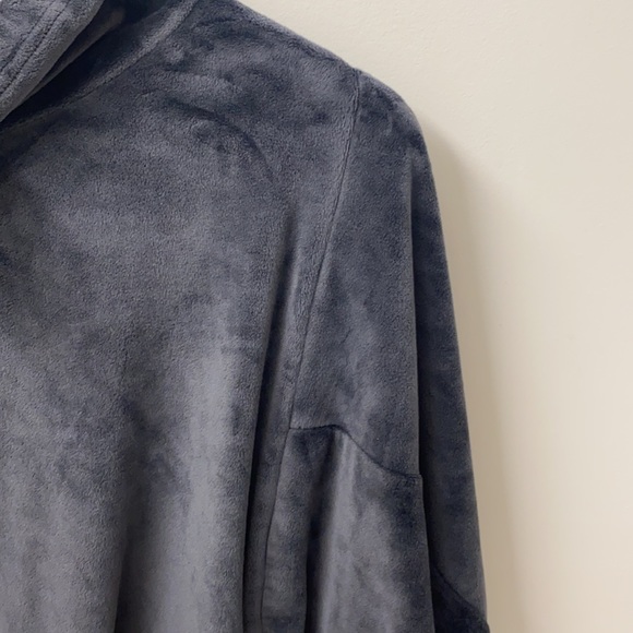 La vie en rose loungewear gray ponchos - Picture 3 of 9